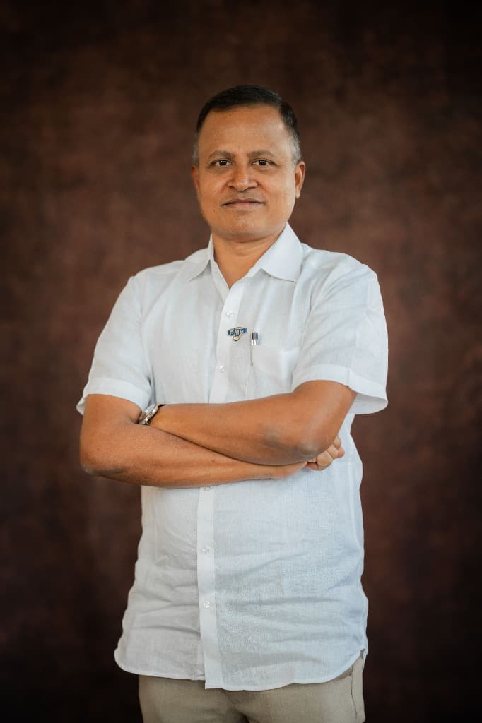 V. Shivakumar - Founder of WEEKAAS